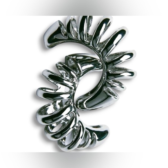 New ZARA Twisted Hoop Earrings New 🔥✨✨✨ with gift box - Picture 1 of 6